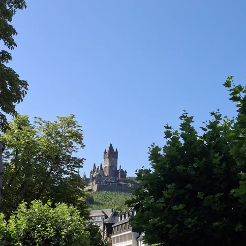 Reichsburg Cochem aus der Entfernung